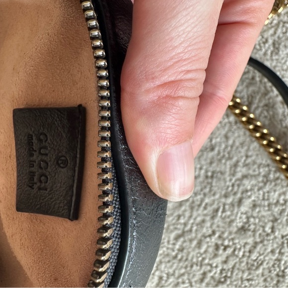 Gucci Black and Gold Marmont Crossbody Bag with Chevron Quilting - Picture 3 of 4